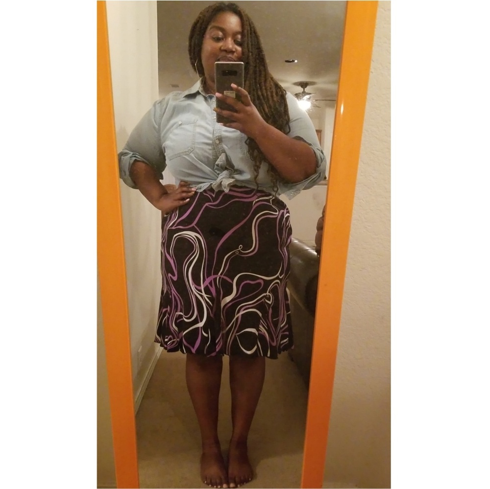 ***Cute flowy skirt***